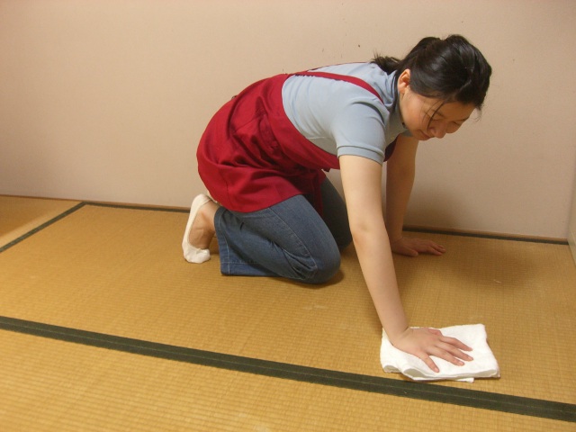 季節の衣替えホットカーペットから夏の敷物に変えています 季節の衣替えホットカーペットから夏の敷物に変えています